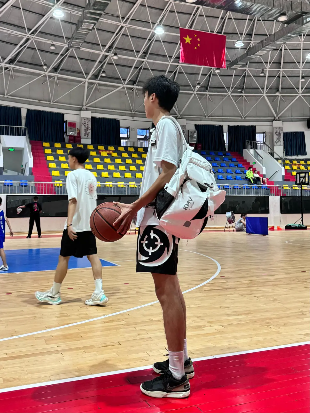 如何通过篮球表演赛制定有效的训练计划_0